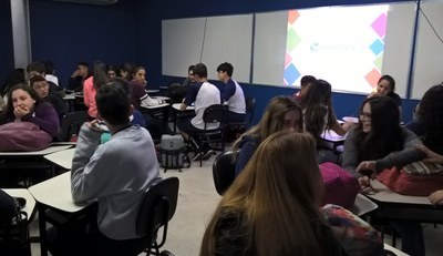 Projeto do Núcleo de Humanidades e Linguagens incentiva a prática do idioma em atividade que expõe benefícios do voluntariado